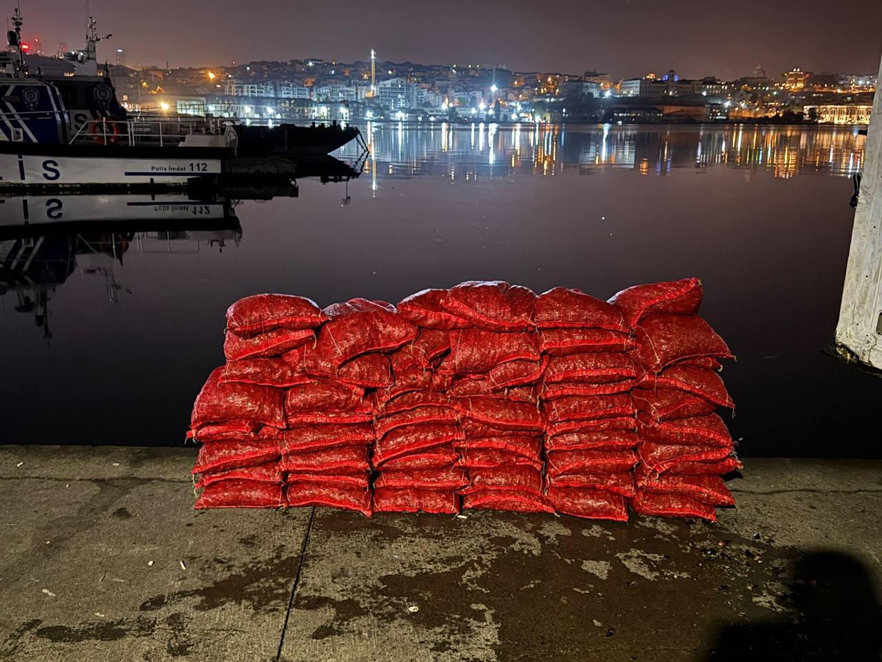 Kaçak midye çıkartan kişiye para cezası