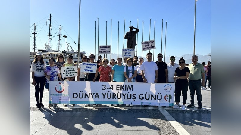 Dünya Yürüyüş Günü'nde Marmaris’te 3 kilometre yürüdüler