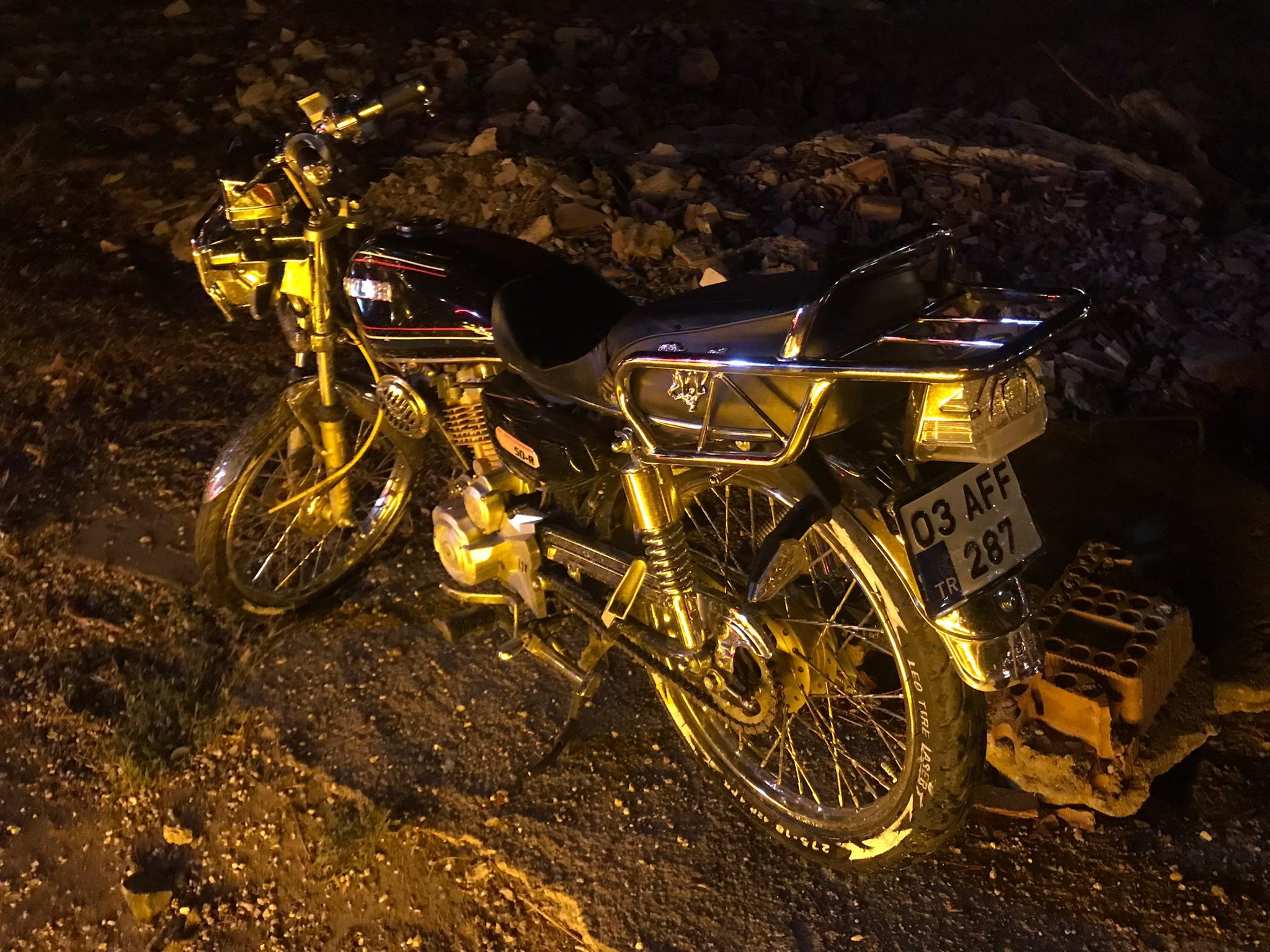 Afyonkarahisar'da minibüs ile motosiklet çarpıştı