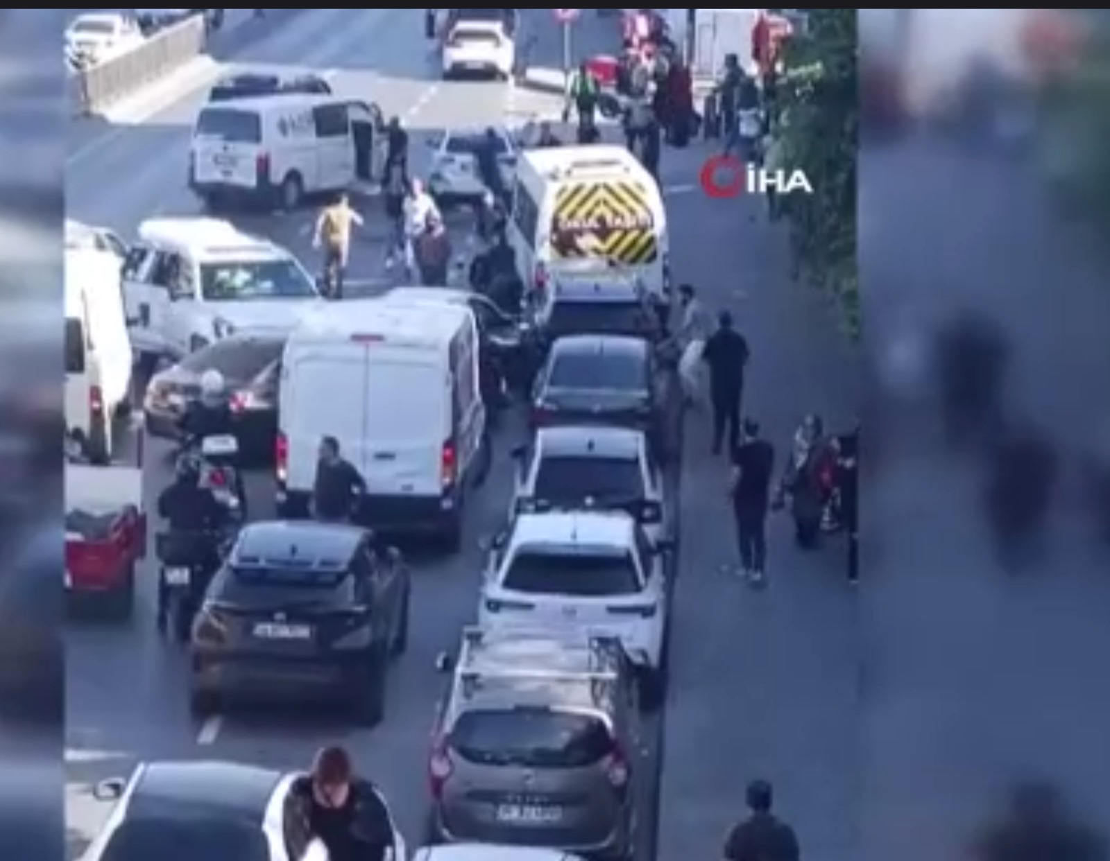 Avcılar'da feci kaza: Pikap ortalığı yerle bir etti