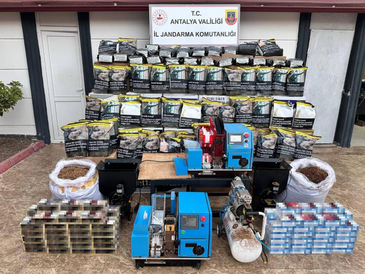 Antalya'da kaçak sigara operasyonu