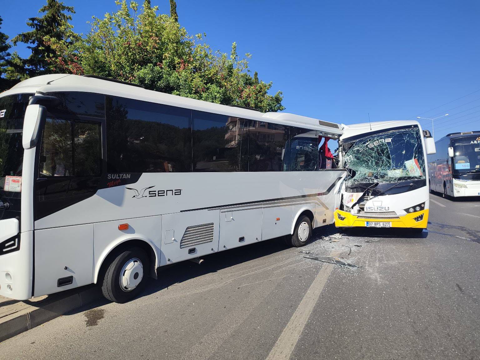Antalya Alanya'da iki midibüs çarpıştı