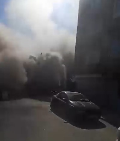 Diyarbakır'da yıkım sırasında bina çötü