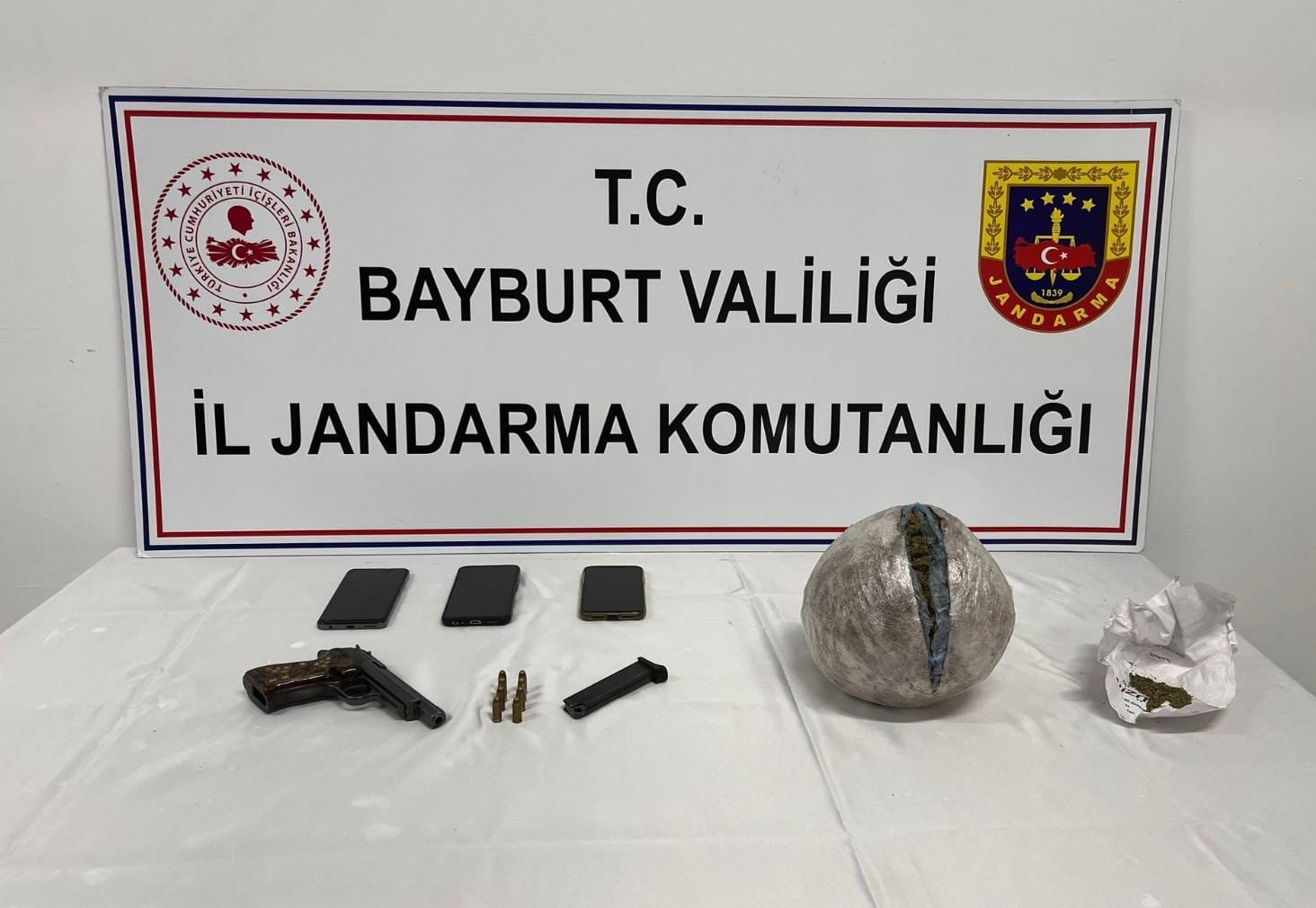Bayburt'ta zehir tacirlerine darbe
