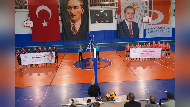 Anne sütünün önemini pankartlarla vurguladılar