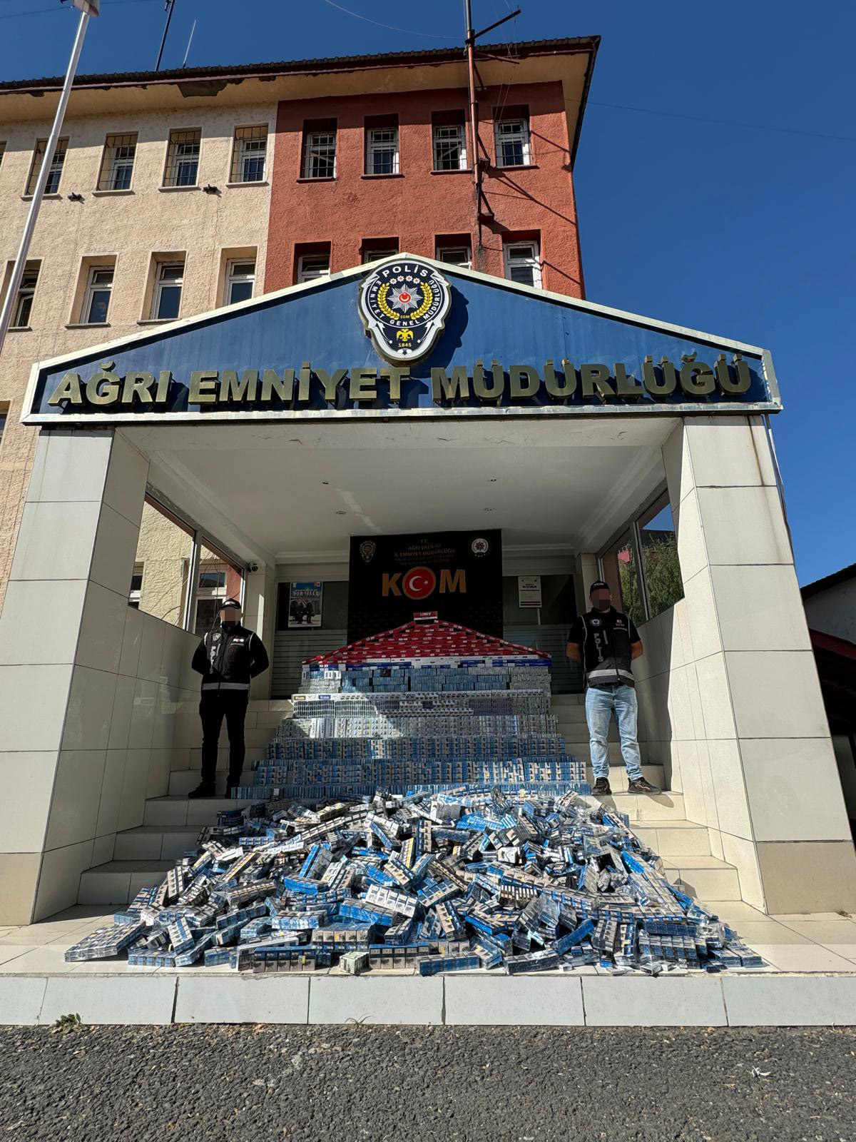 Ağrı'da binlerce  paket gümrük kaçağı sigara ele geçirildi