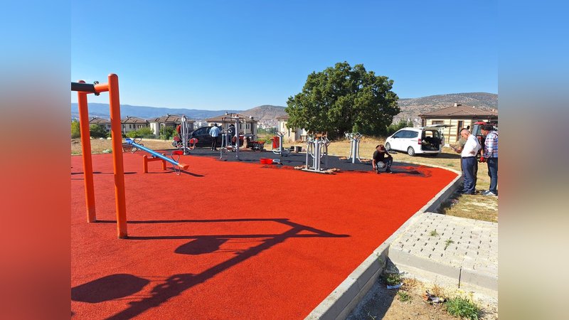 Bozüyük’te parklarda yenileme çalışması