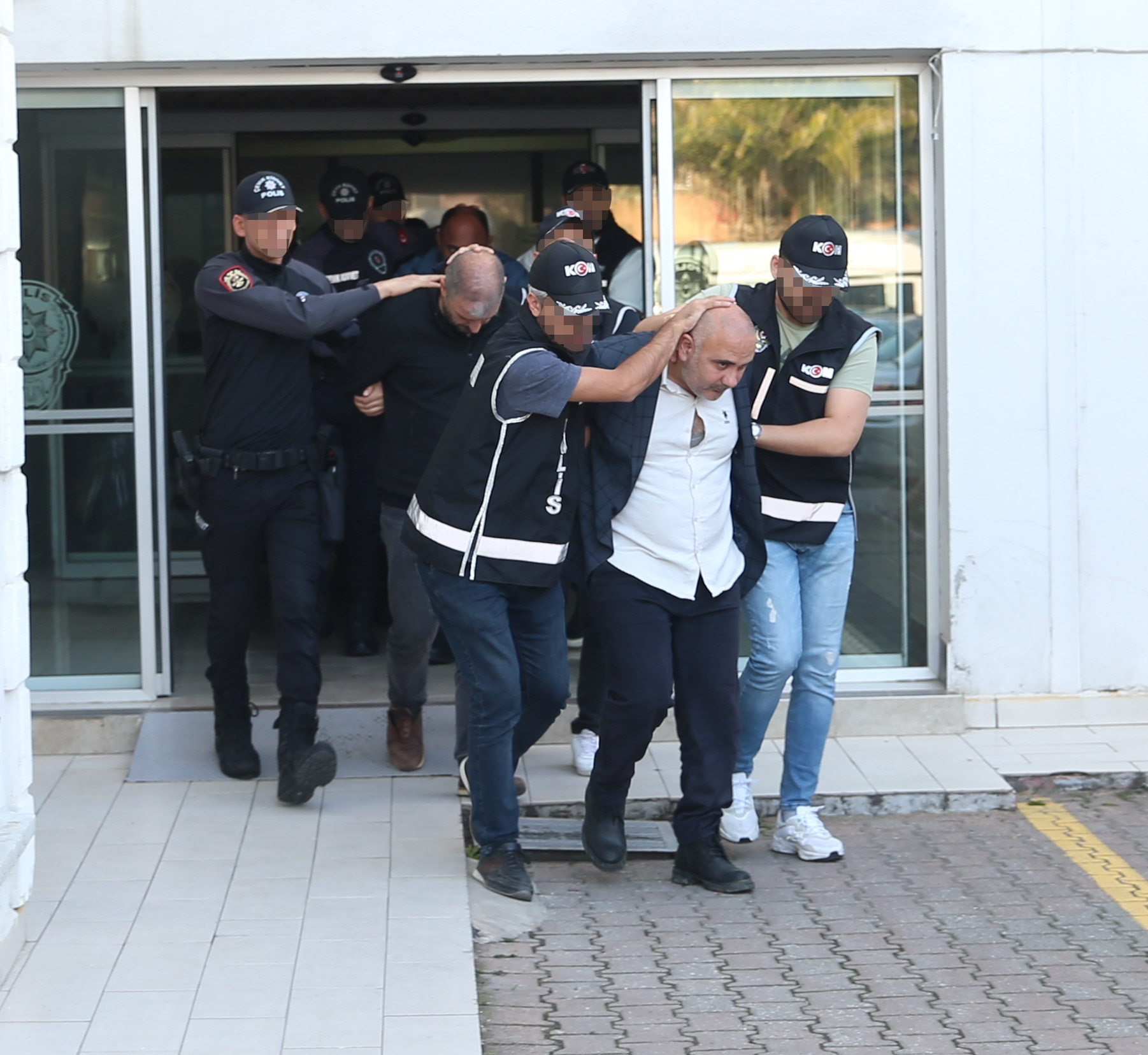Sakarya'da suç örgütlerine darbe: 11 gözaltı