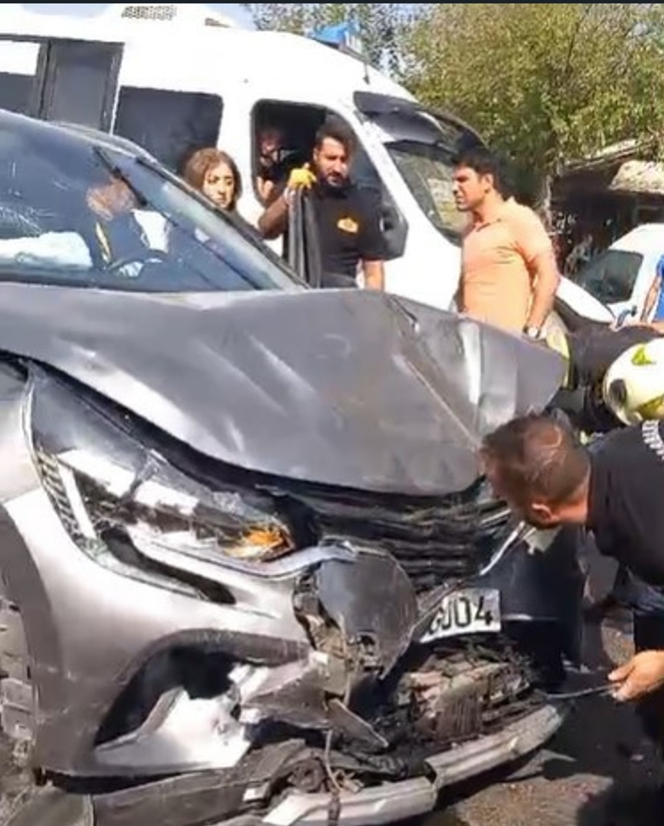 Diyarbakır'da feci kaza 4 araç birbirine girdi (12.10.24)