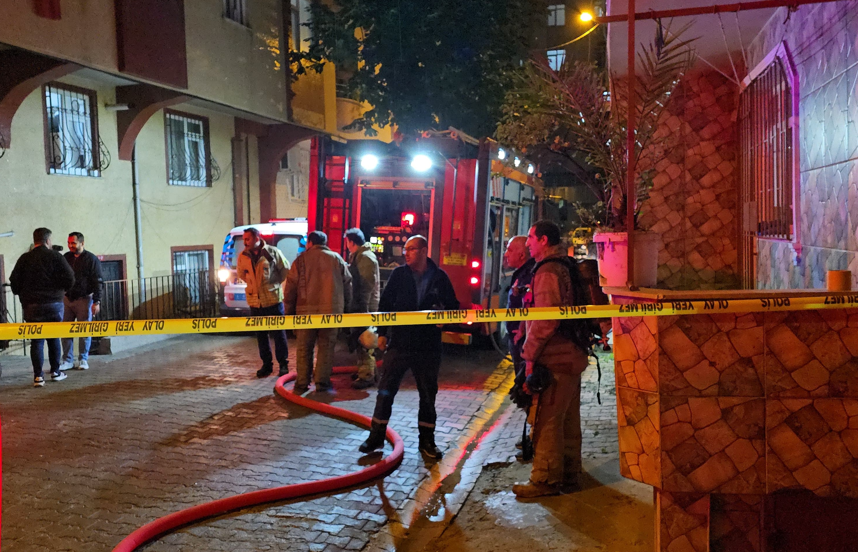 Bahçelievler'de korkutan çatı yangını