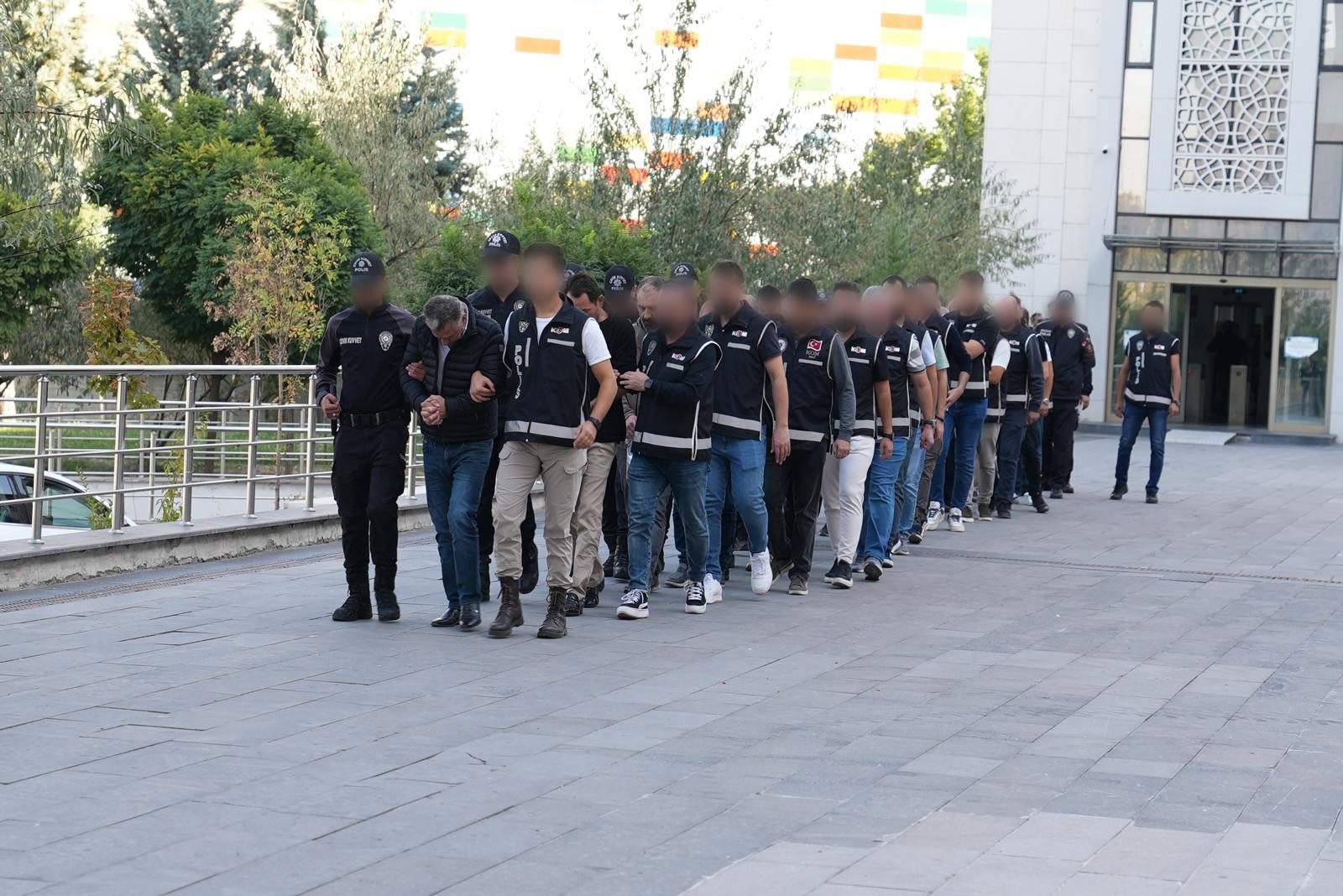 Tefeci çetesi 6 ay sonra yakayı ele verdi