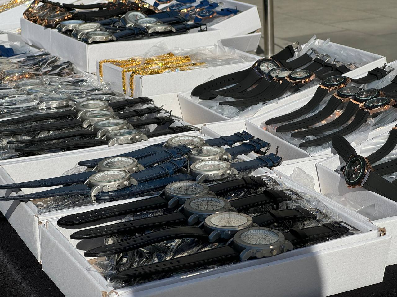 İstanbul’da on binlerce kaçak kol saati ele geçirildi