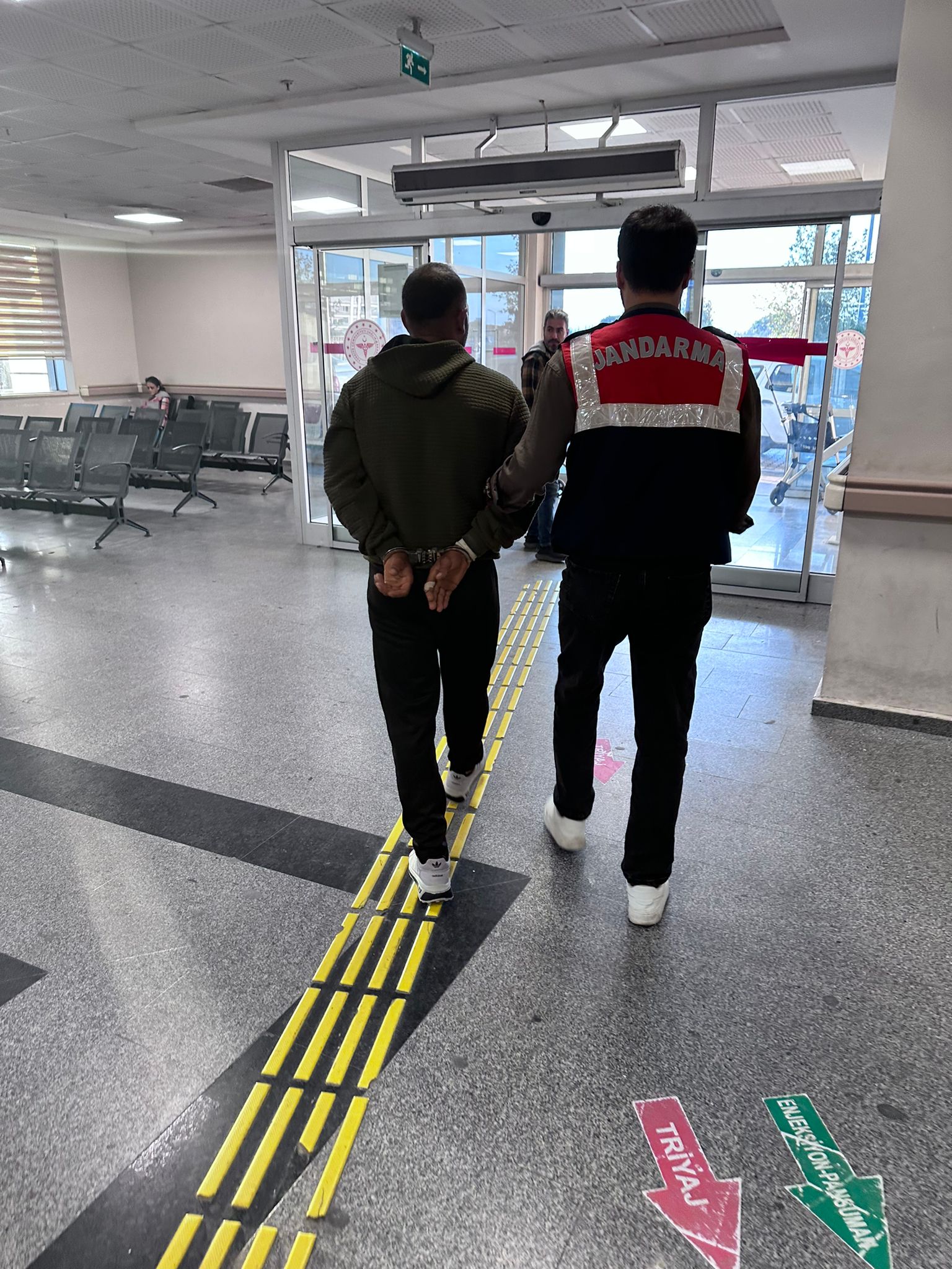 İzmir'de terör operasyonu: 3 gözaltı