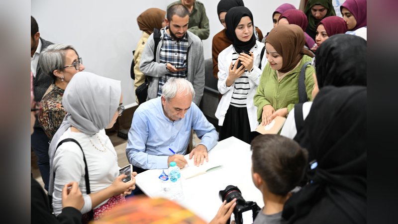 Nurullah Genç, Battalgazi’de gençlerle buluştu