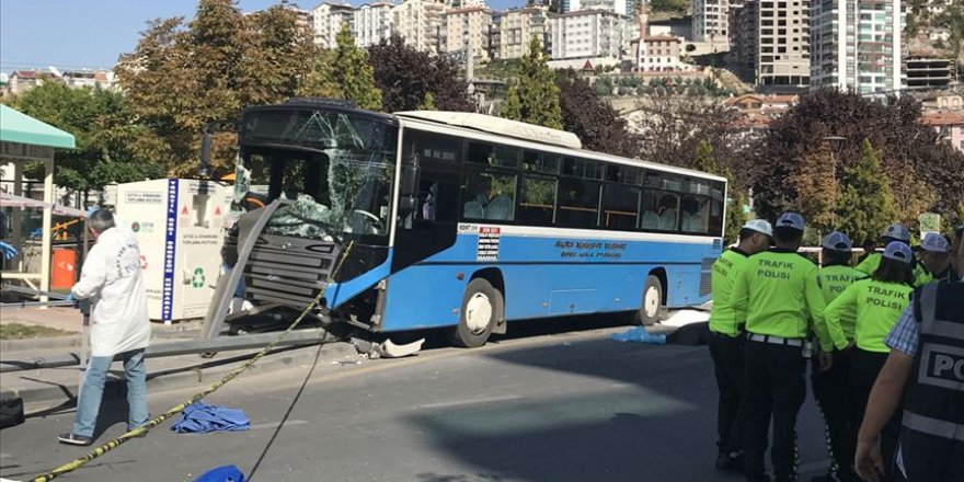 Ankara'da halk otobüsü yayalara çarptı