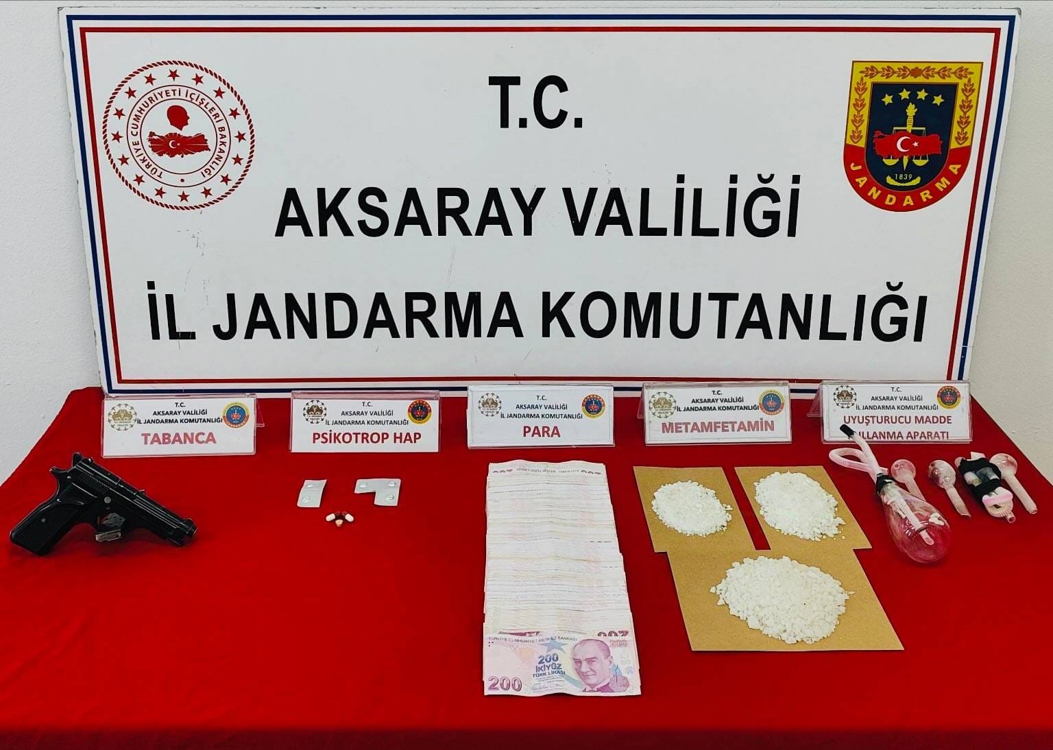 Uyuşturucu tacirlerine jandarmadan darbe: 3 tutuklama