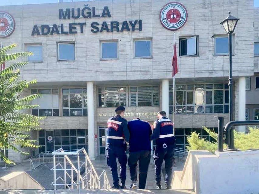 Muğla'da 24 yıl hapis cezası olan şahıs kıskıvrak yakalandı