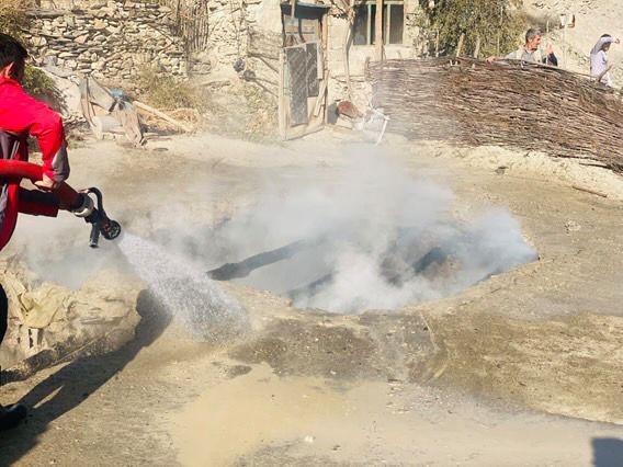 Hakkari'deki ev yangınına itfaiye müdahalesi