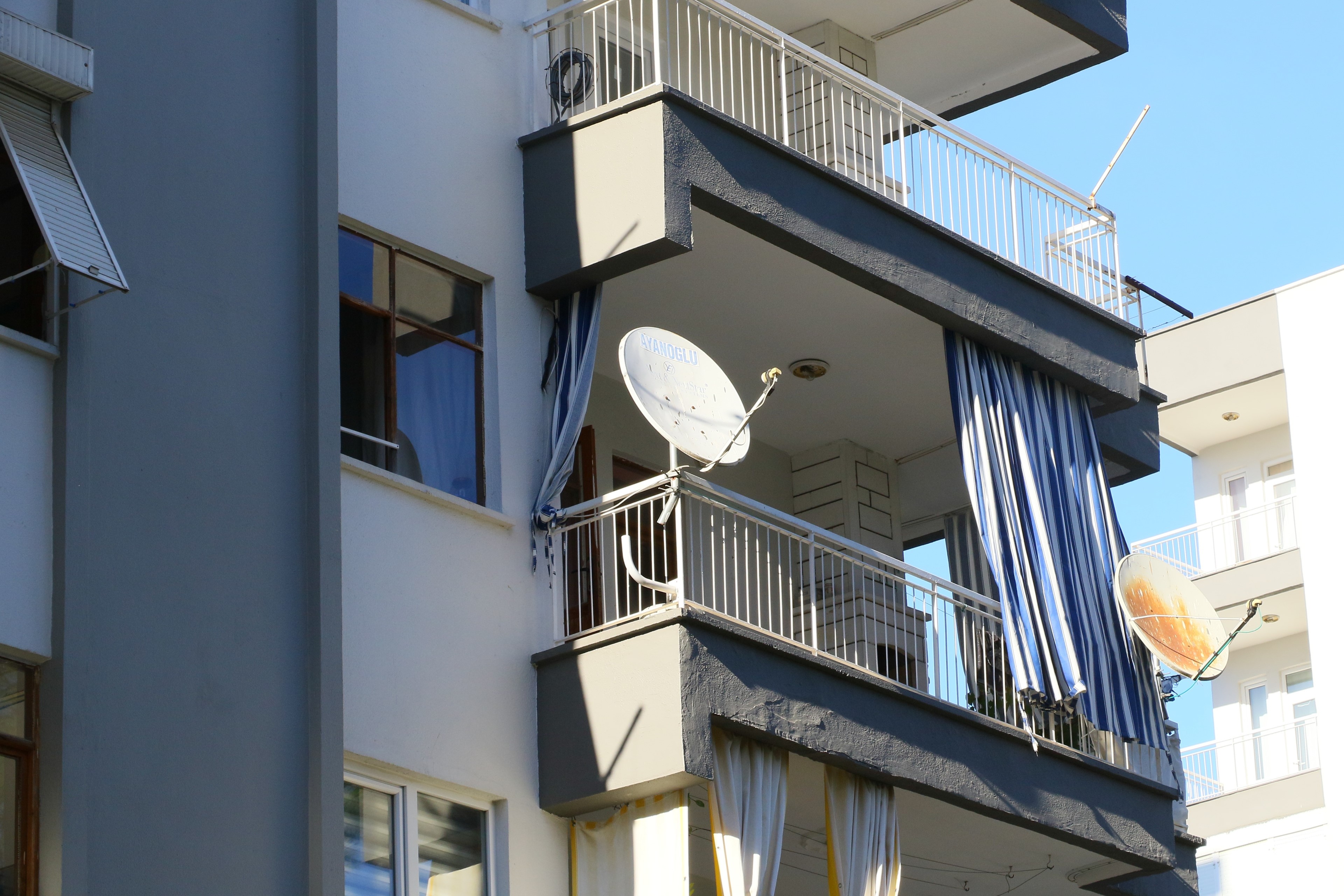 Babasını ikamet ettiği evde ölü olarak buldu