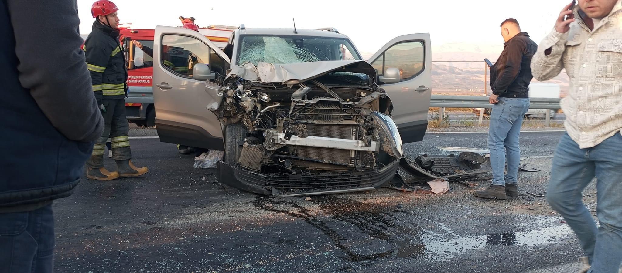 Otomobil minibüsün karıştığı kazada 7 kişi yaralandı