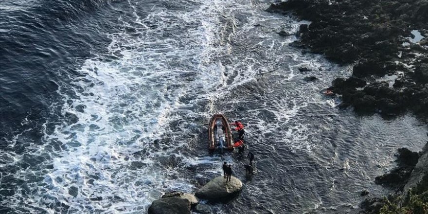Kayalıklarda mahsur kalan balıkçılar kurtarıldı