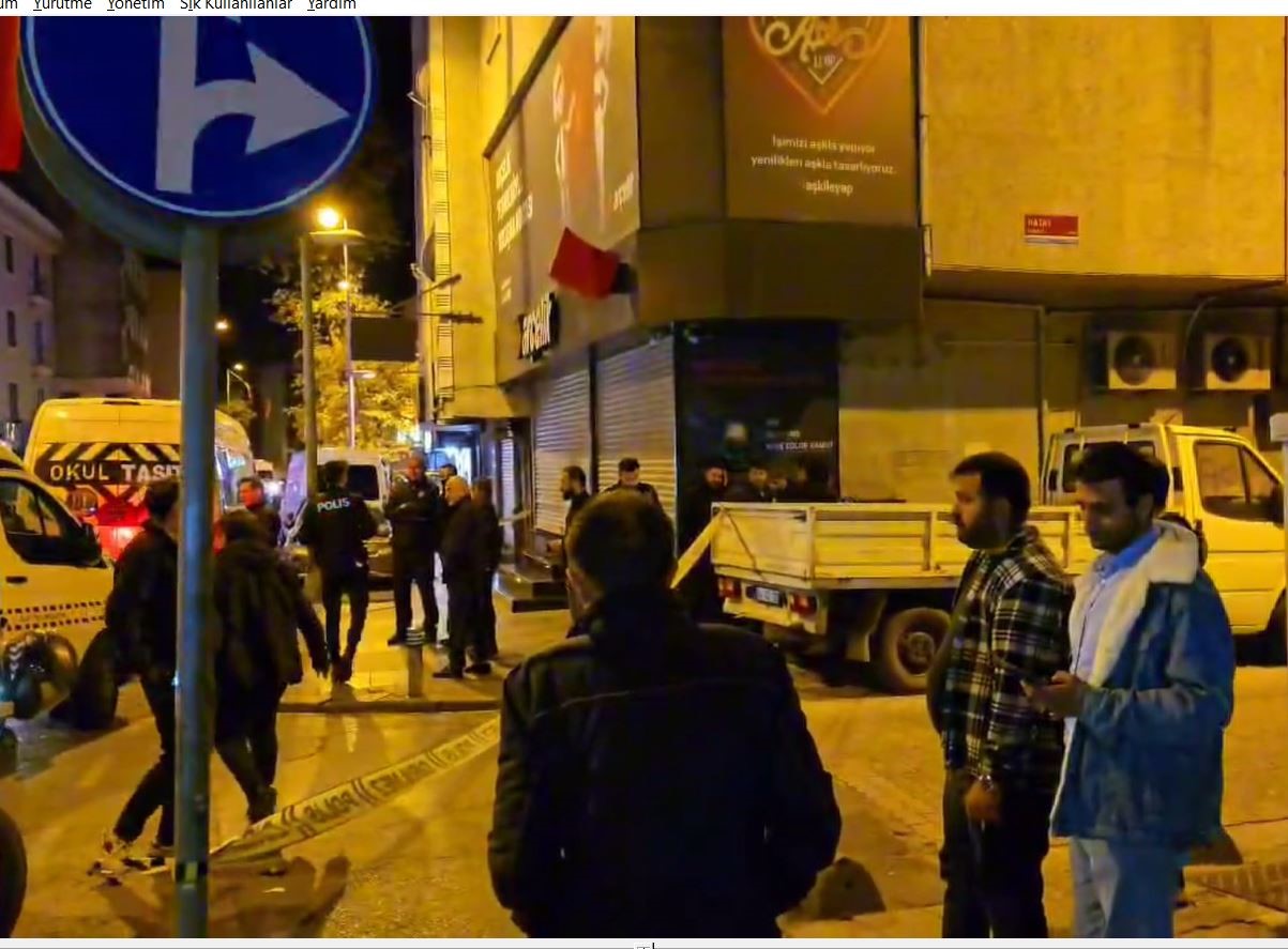 Husumetlilerinin yerine halı sahadan dönen genci vurdular