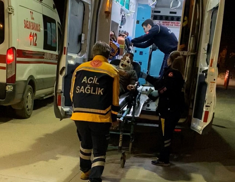 Bursa'da otomobil şarampole yuvarlandı: 2 yaralı