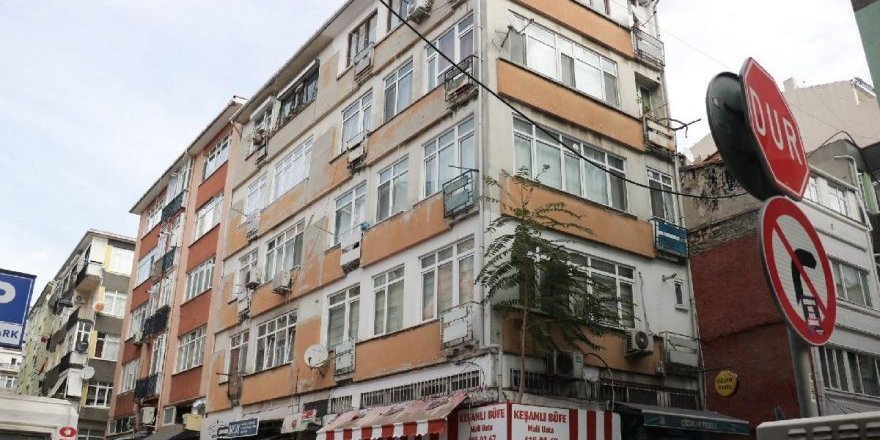 Kadıköy’de 5 katlı bina tahliye edildi