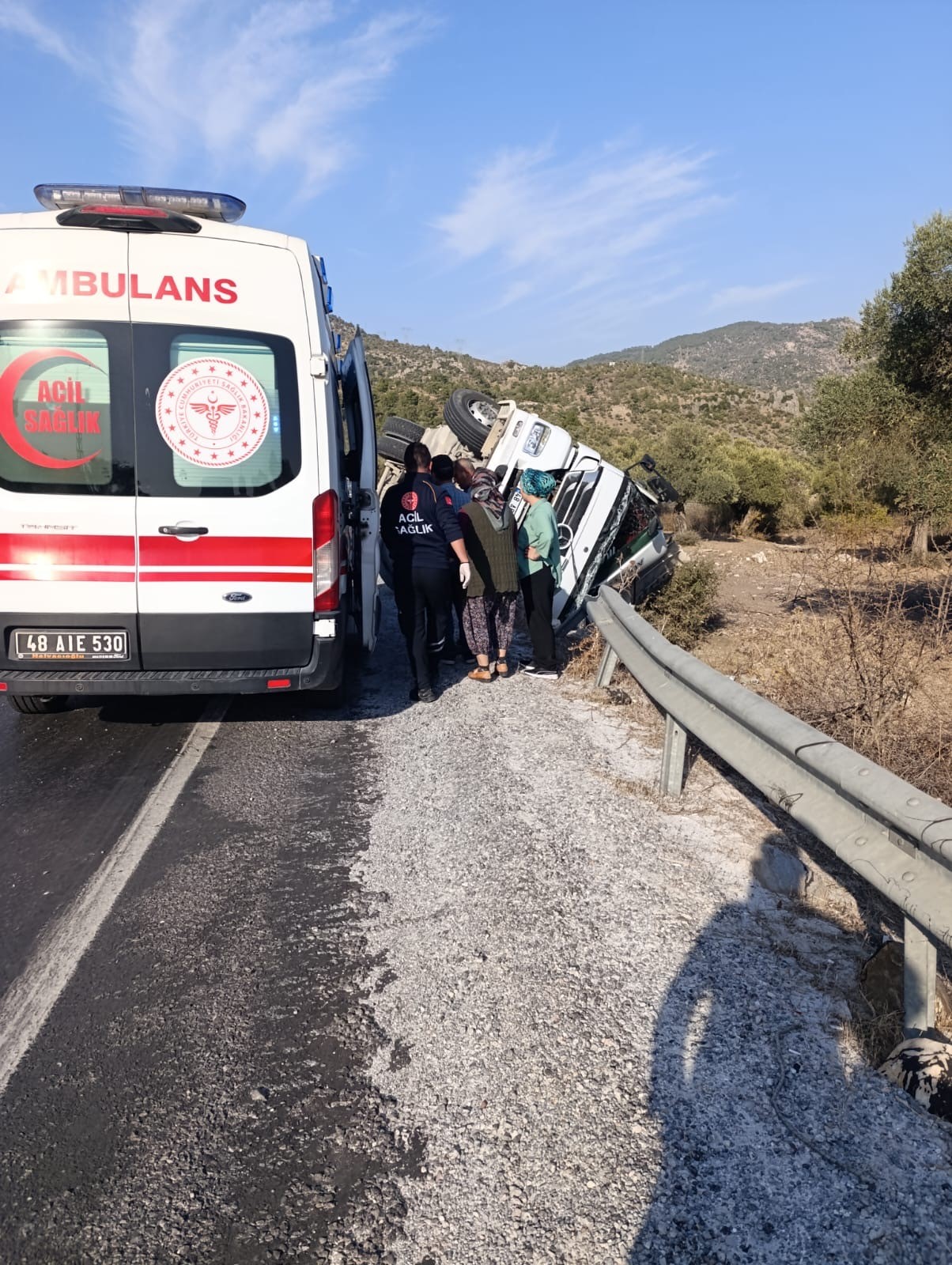 Milas'ta tır devrildi: 1 yaralı