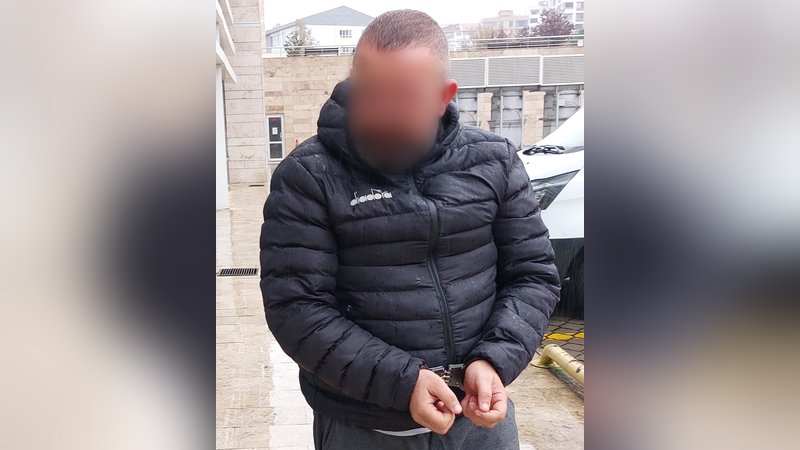 Oğlunu bıçakla yaralayanı bıçakladı