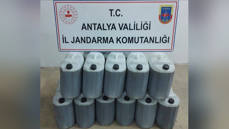Antalya'da 6 bin litre sahte zeytinyağı ele geçirildi
