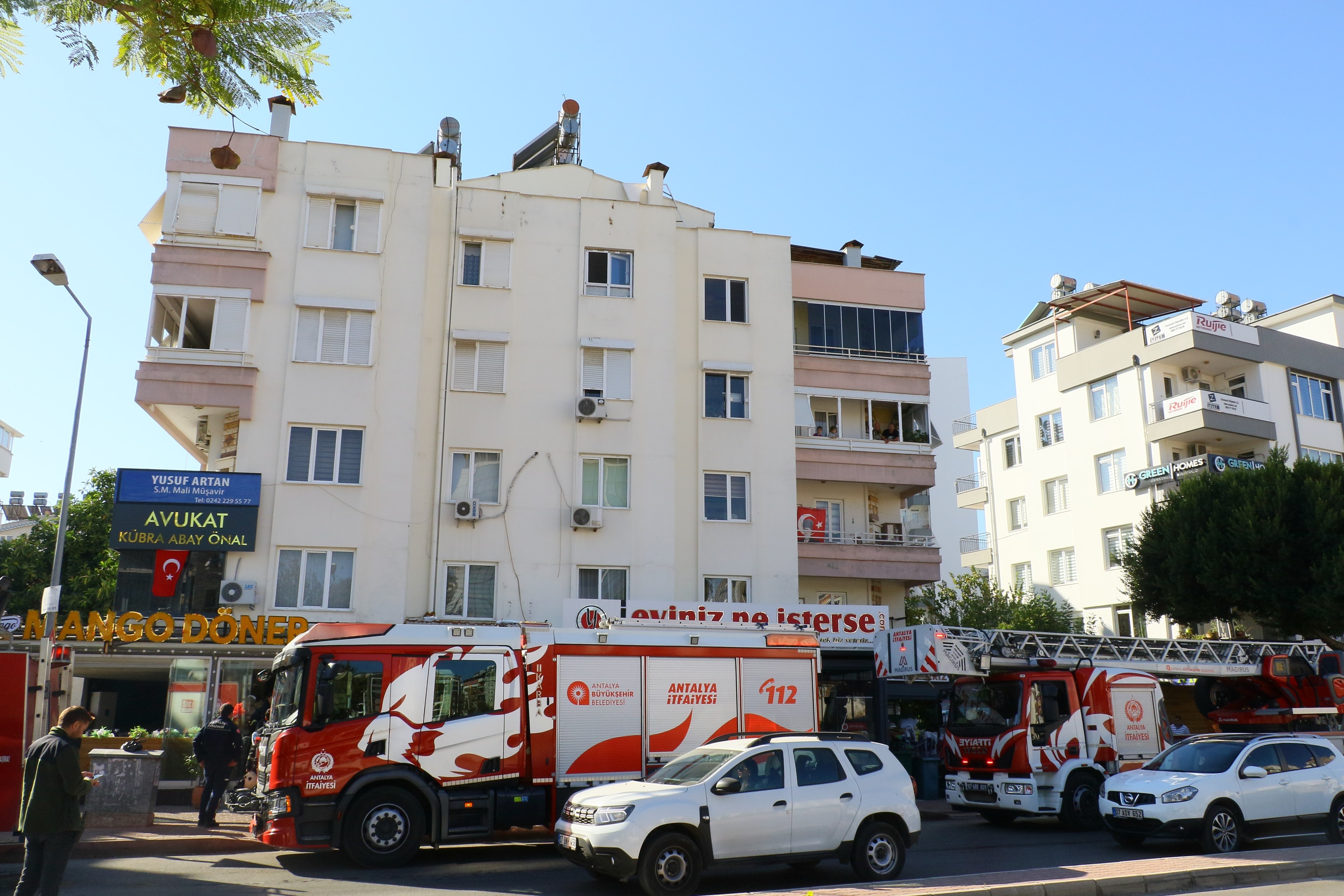 Antalya'da bir iş yerinde yangın çıktı