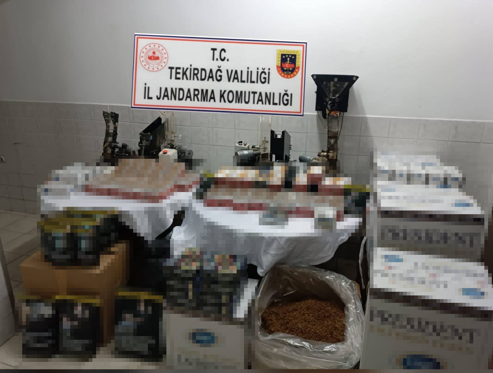 Çorlu'da kaçak tütün ve sigara dolum makineleri ele geçirildi