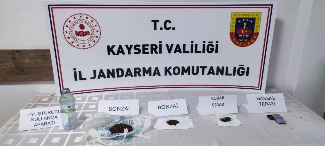 Jandarma'dan uyuşturucu operasyonu: 3 Gözaltı
