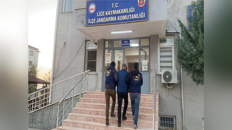 JASAT ekipleri aranan 2 kişiyi yakaladı