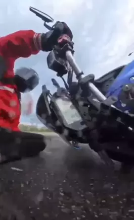 Adana'da yol kayganlaşınca peş peşe 3 kaza yaşandı