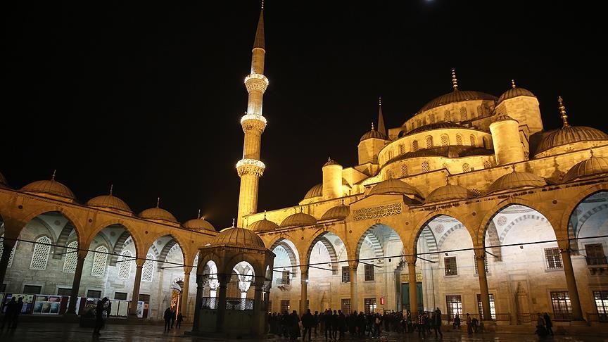 Bugün 'üç ayların' habercisi Regaip Kandili