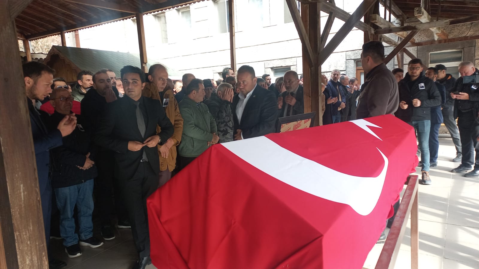 Gölette bulunan eski belediye başkanı son yolculuğuna uğurlandı