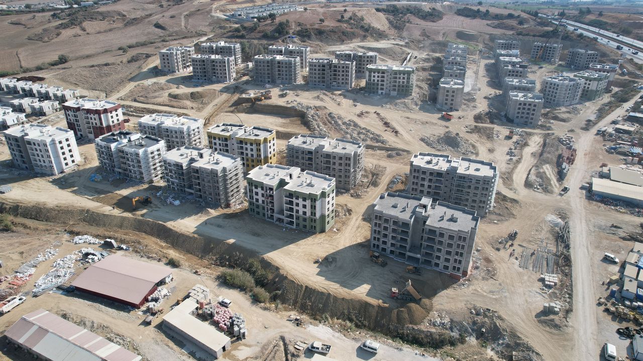 Adana'daki deprem konutları 2025'te sahiplerine teslim edilecek
