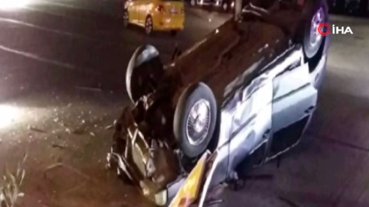 Geç kararla şerit değiştiren sürücü kazaya sebep oldu! Araç takla attı