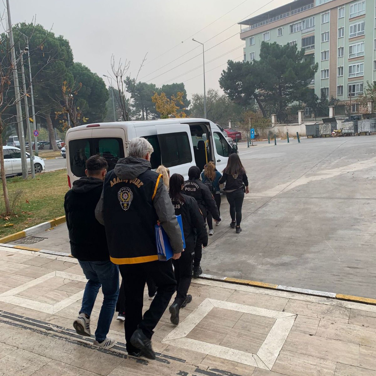 Manisa ve Afyon’da fuhuş operasyonu