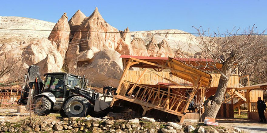 Kapadokya'da 157 kaçak yapı yıkıldı