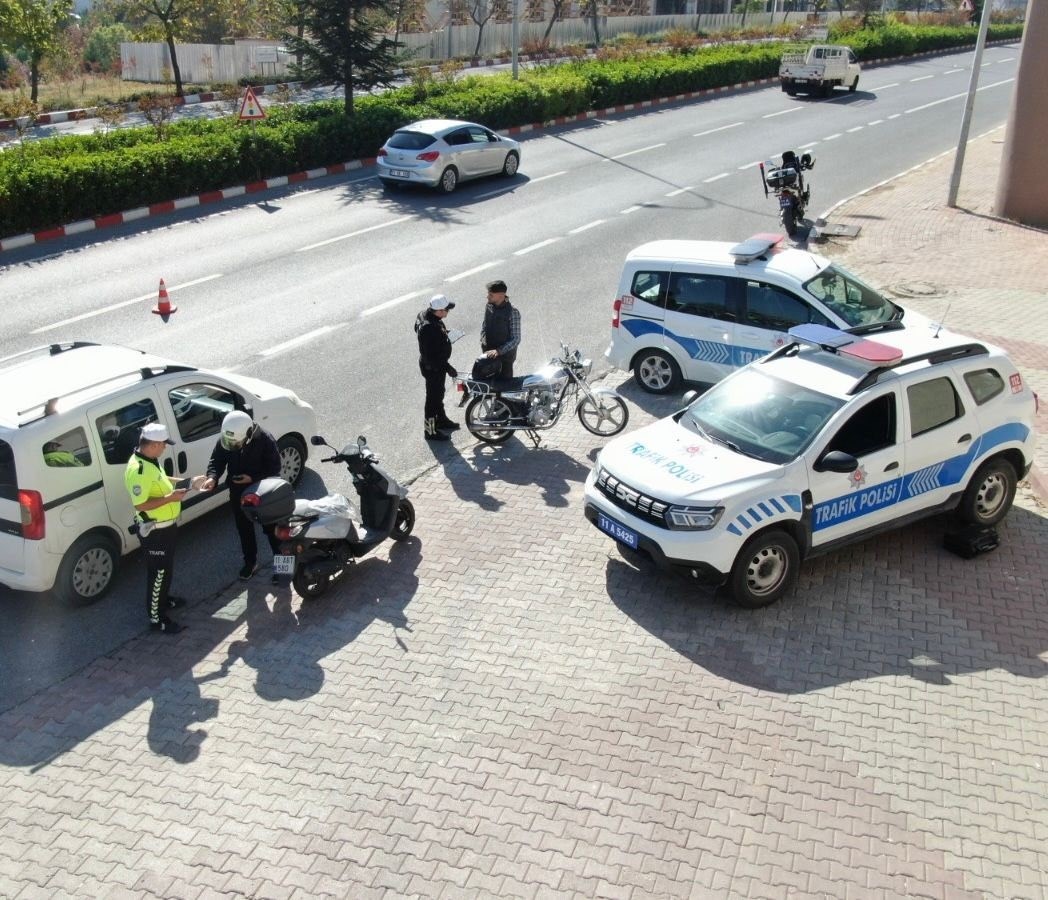 Bilecik'te motosiklet sürücülerine ceza yağdı