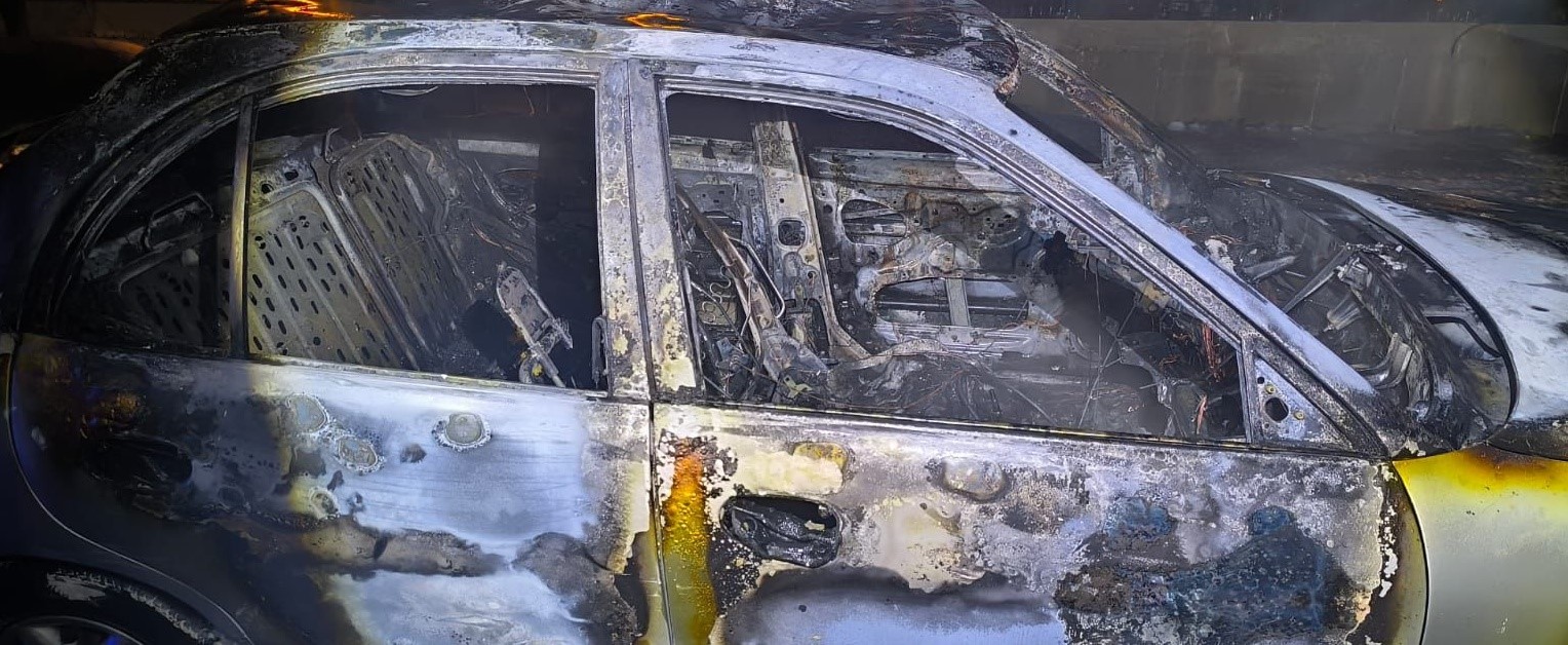 Park halindeki otomobil  alev aldı