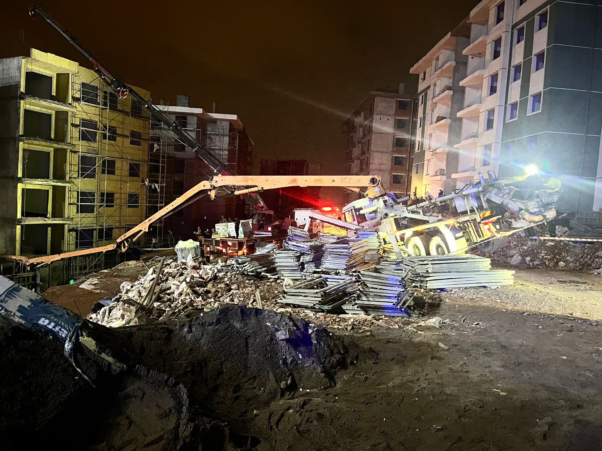 Adıyaman'da beton döküm aracı devrildi: 1 ölü