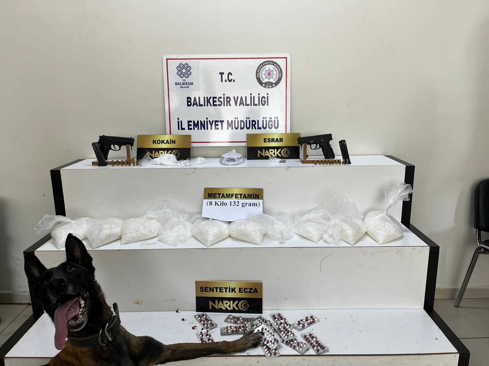 Metamfetamini buzdolabına sakladılar ama kaçamadılar