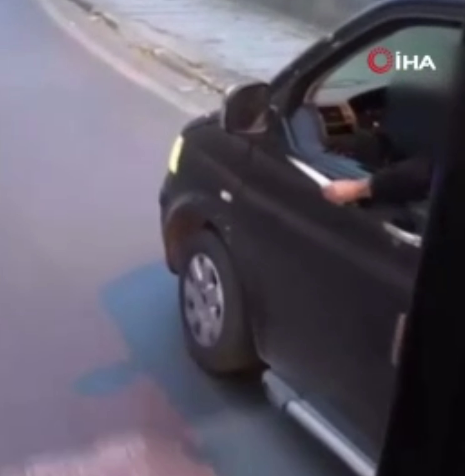 Trafikte tartıştığı otobüs şoförüne tehditler savurdu bıçak çekti