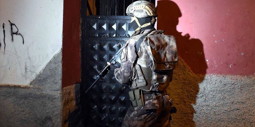 Adana'ta terör propagandası operasyonu: 13 gözaltı