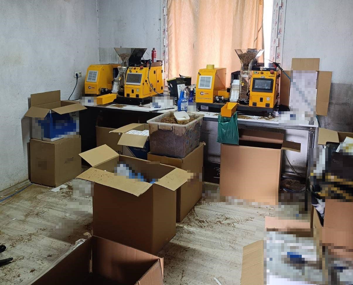 Turgutlu'da 5 milyonluk kaçak sigara operasyonu