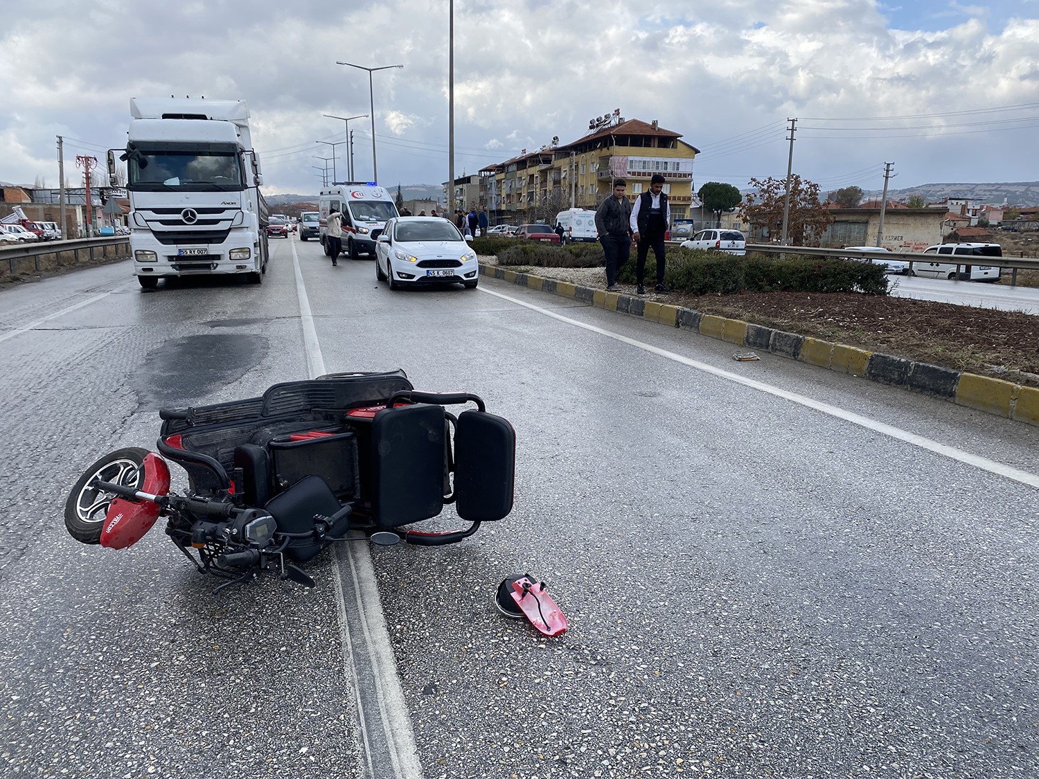 Manisa’da trafik kazası: Üç tekerlekli bisiklet sürücüsü ağır yaralı
